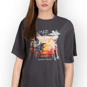 Graphic T-Shirt with Sunset Design Size Medium